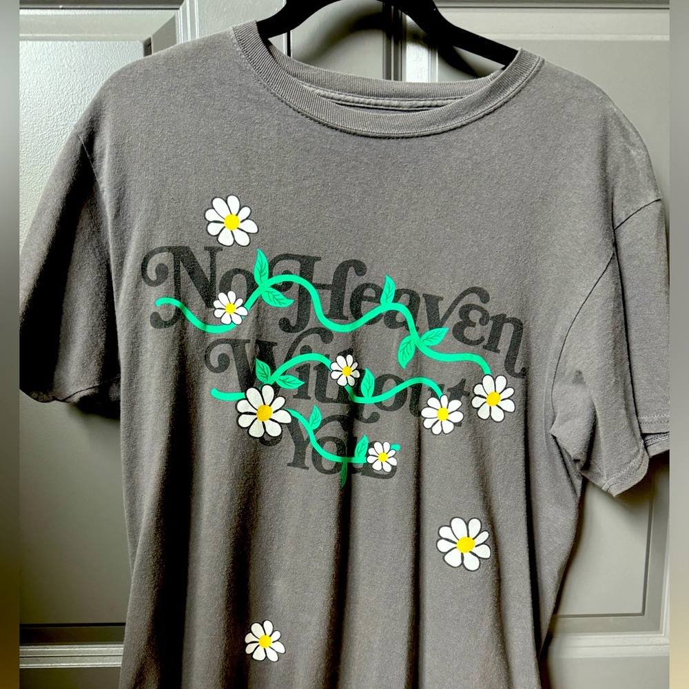 PACSUN tee flower design great condition